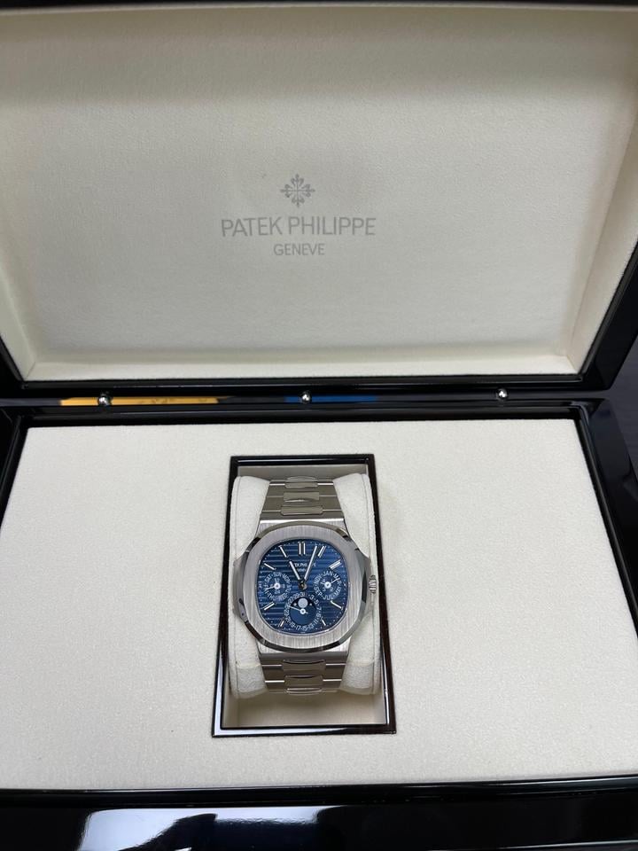 Patek Philippe Nautilus full set